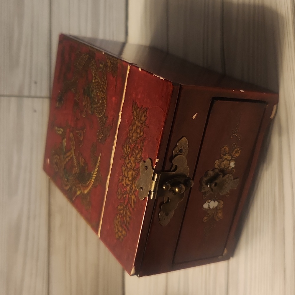 Antique Small Chinese Jewlery Box